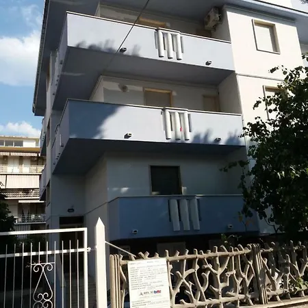 A 50 M Dal Mare Apartment Pineto